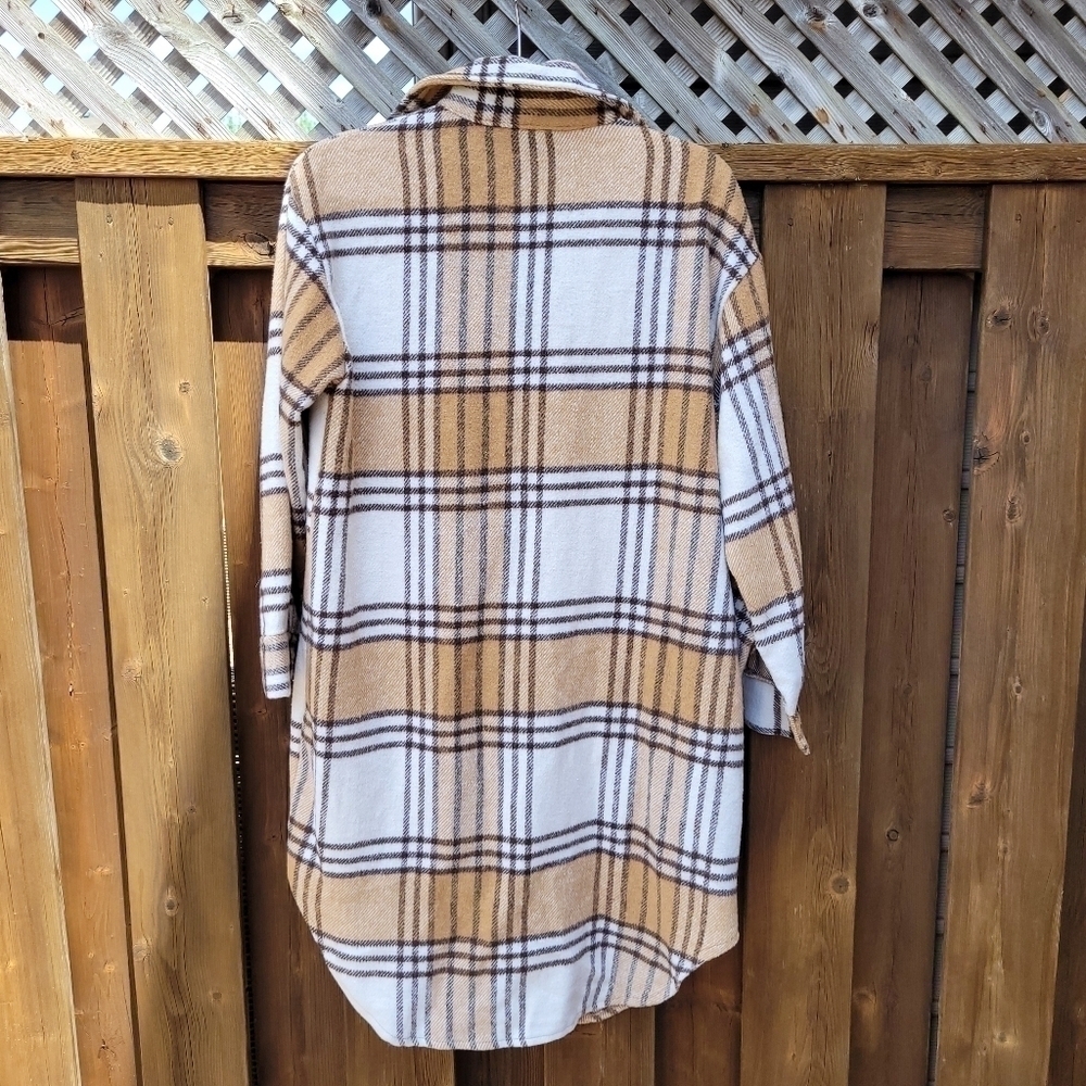 Izuria button up Shacket size medium plaid - Picture 4 of 8